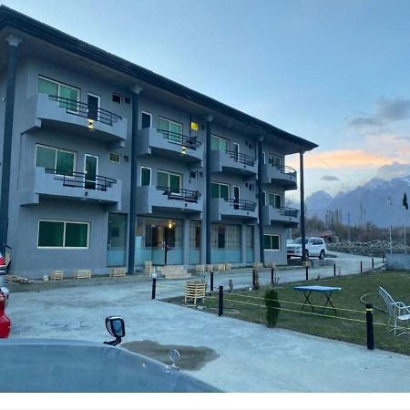 Eat And Read Hotel Skardu Eksteriør billede