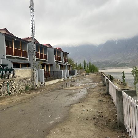 Eat And Read Hotel Skardu Eksteriør billede