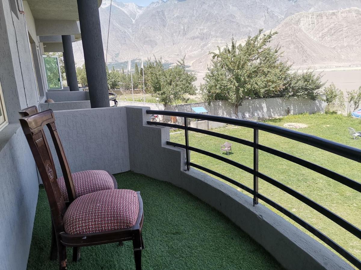 Eat And Read Hotel Skardu Eksteriør billede