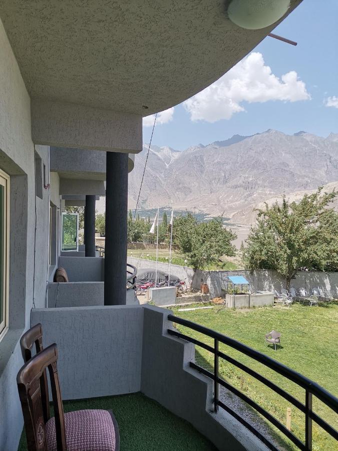 Eat And Read Hotel Skardu Eksteriør billede