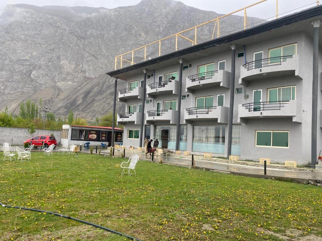 Eat And Read Hotel Skardu Eksteriør billede
