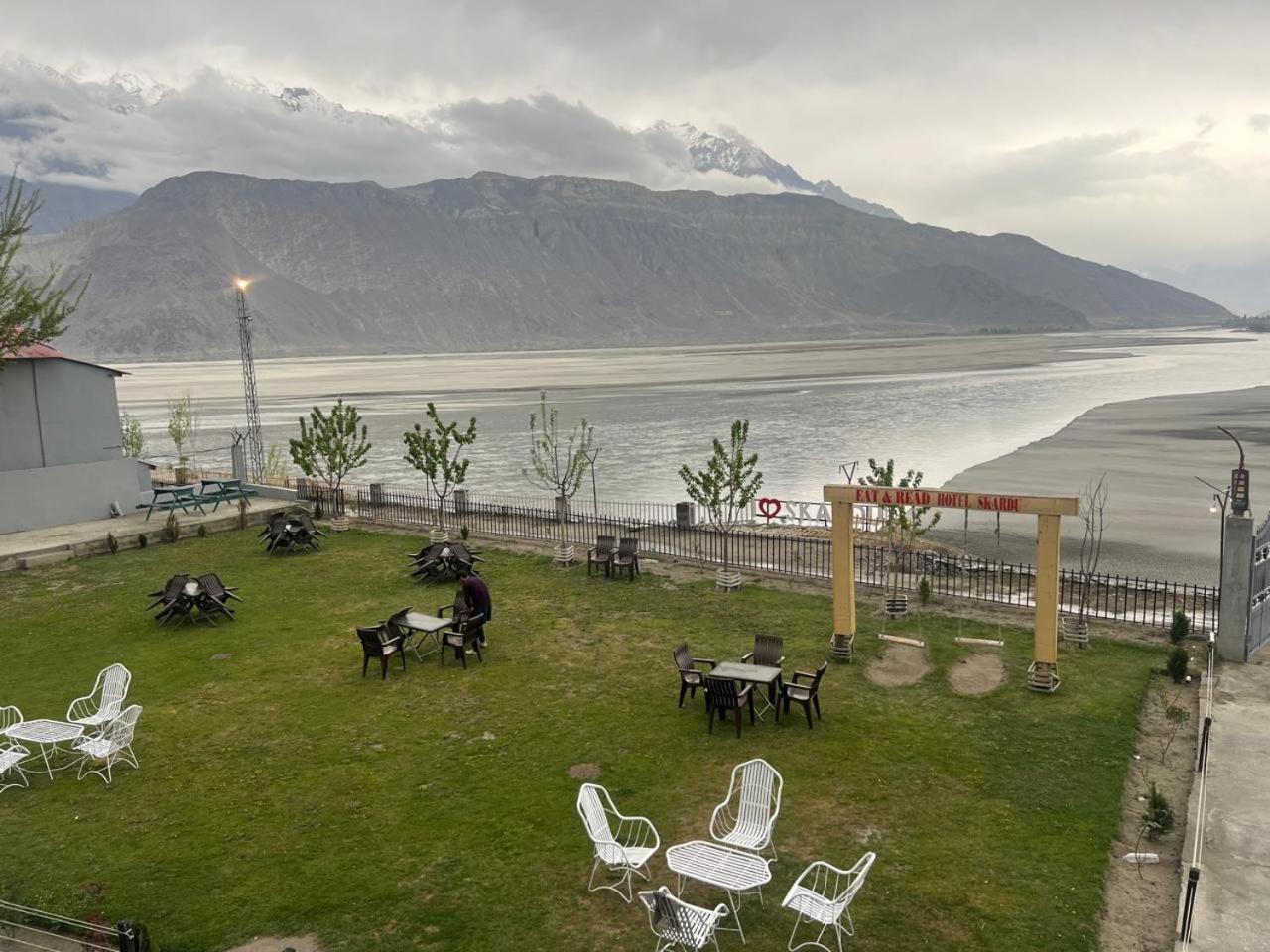 Eat And Read Hotel Skardu Eksteriør billede